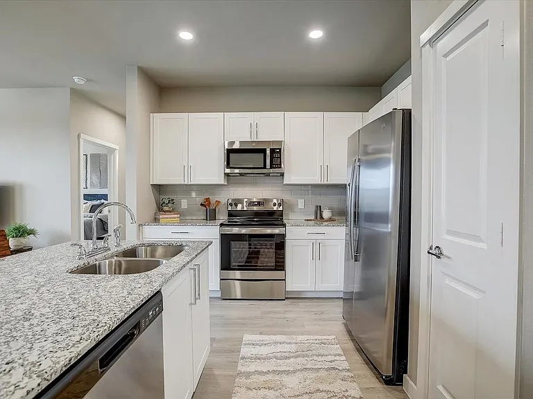 Skyview North Apartments — Photo 5