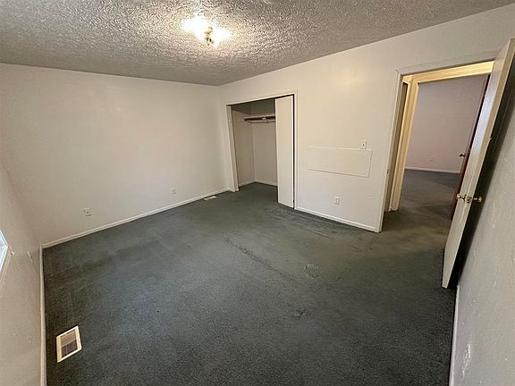 5th image of 600 Poplar St