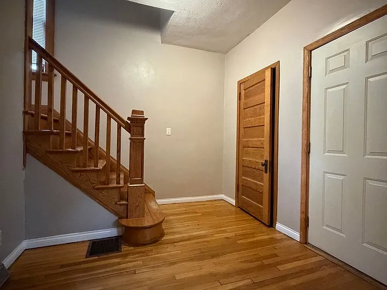 826 Thomas Ave — Photo 10