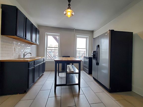 2nd image of 692 Bergen Ave #3E