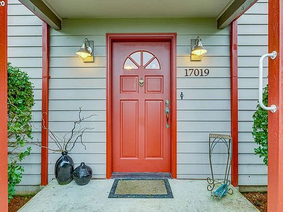 2nd image of 17019 NE 35th Cir