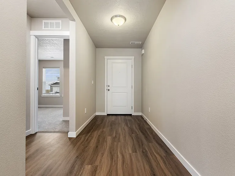 7807 S Dewberry Ave — Photo 4