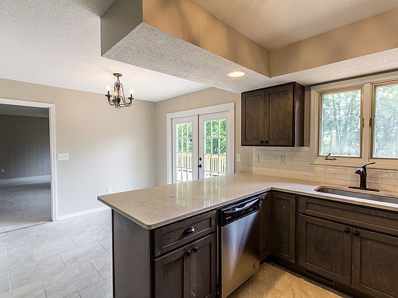 3rd image of 2401 Rivermont Dr