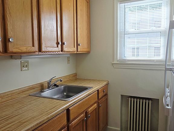 3rd image of 1520-1530 N Lancaster St #1530-2