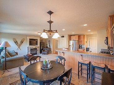 2nd image of 3285 N Arlington Pl