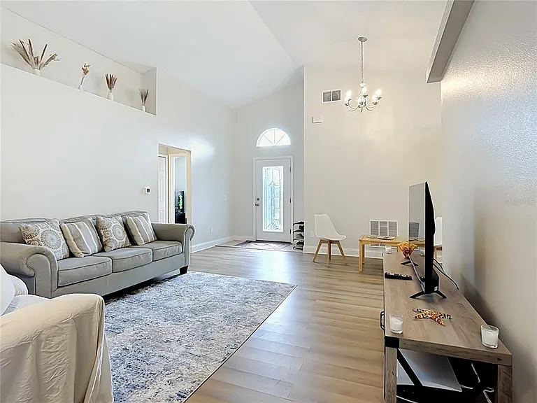 1128 Pinedale Dr — Photo 5