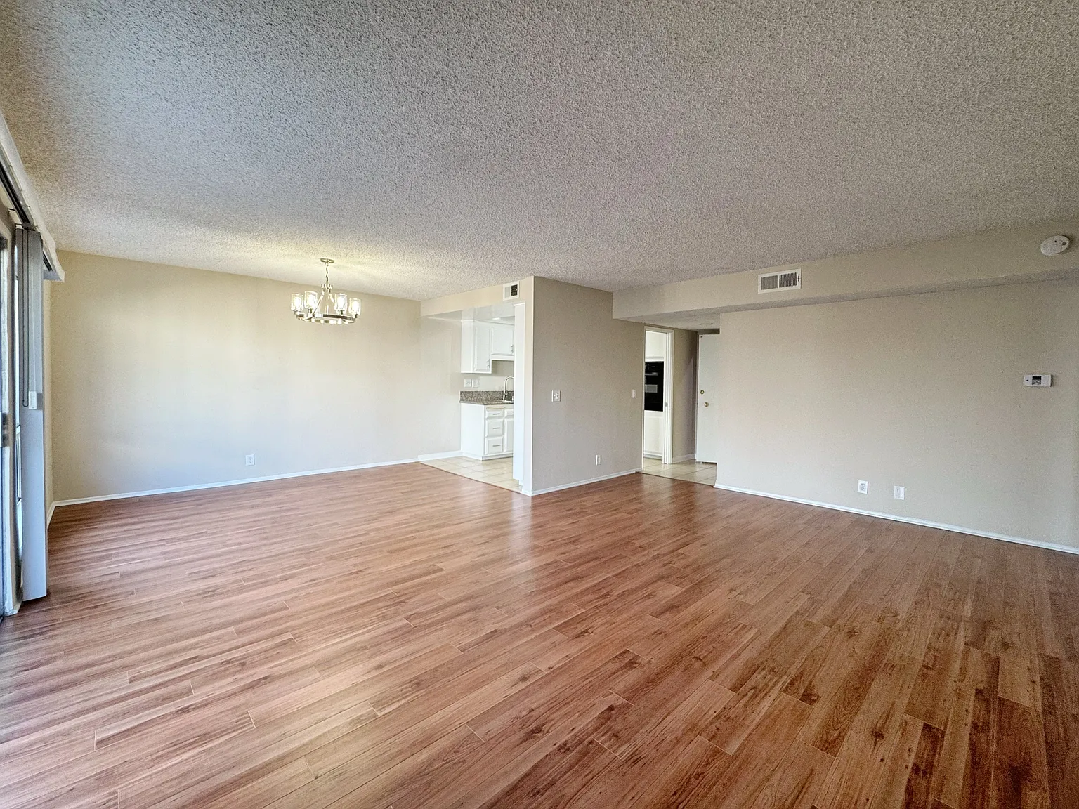 2 bed, 1250 sqft, $2,945 — Photo 4