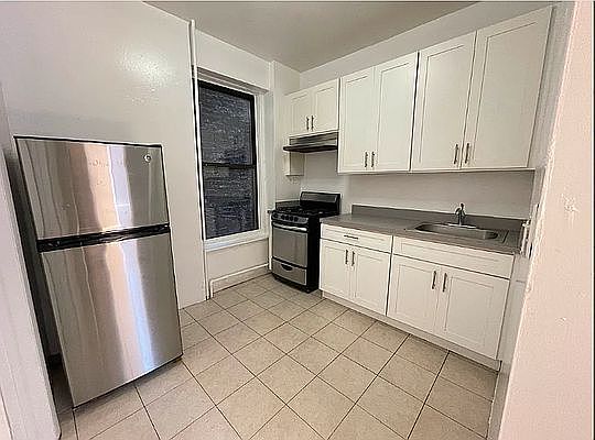 4th image of 401 E 91st St APT 8