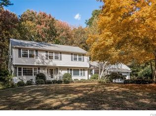 20 Brookbend Rd, Trumbull, CT 06611