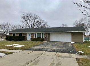 424 Courtland Ct, Schaumburg, IL 60193