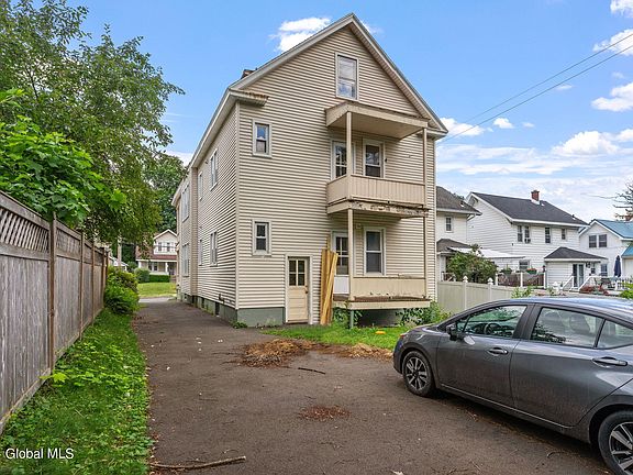 3rd image of 78 Pinewood Avenue