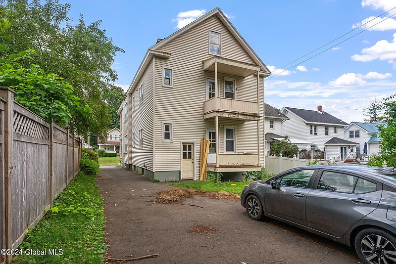 3rd image of 78 Pinewood Avenue