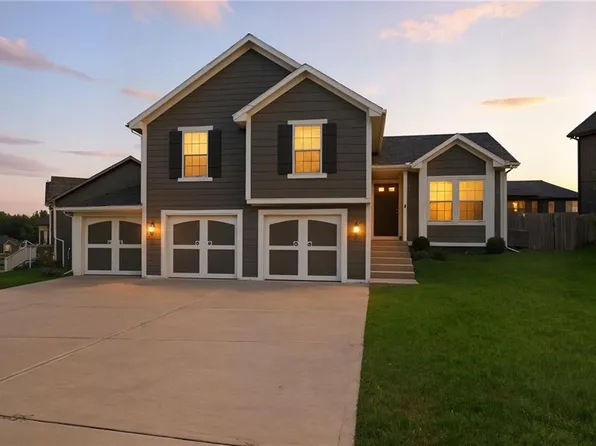 1043 E 14th St, Kearney, MO 64060