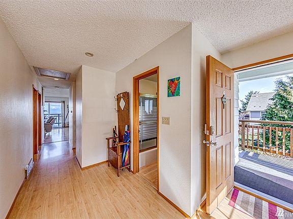 4th image of 122 W Bluff Dr