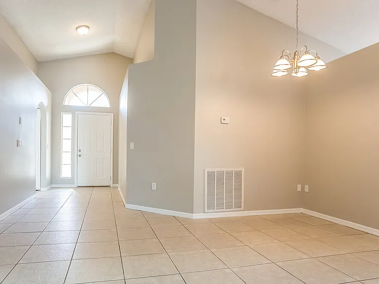 142 Woodbury Pines Cir — Photo 3