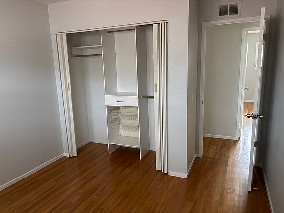 Middle bedroom