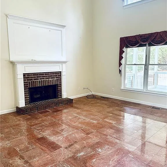 811 Valley Dr — Photo 5