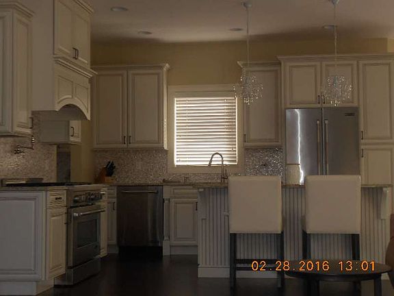 4th image of 124 Bedell Ave
