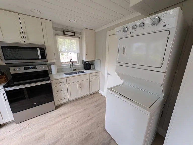 2562 Loma Linda St #R — Photo 11