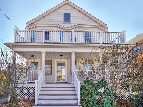 24 Faneuil Rd #1, Waltham, MA 02452