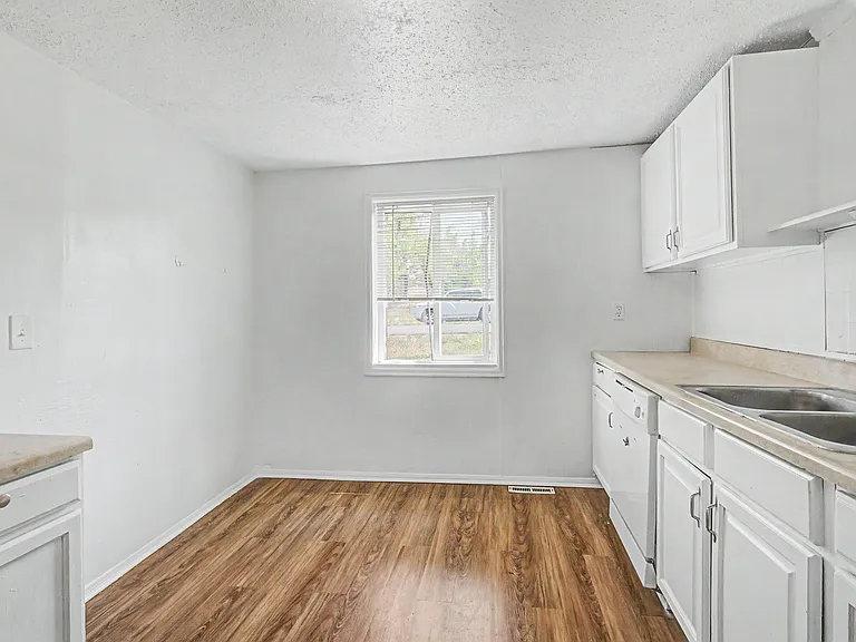 5606 W 17th Ave — Photo 8