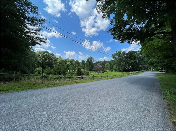 300 Steele Road, New Hartford, CT 06057