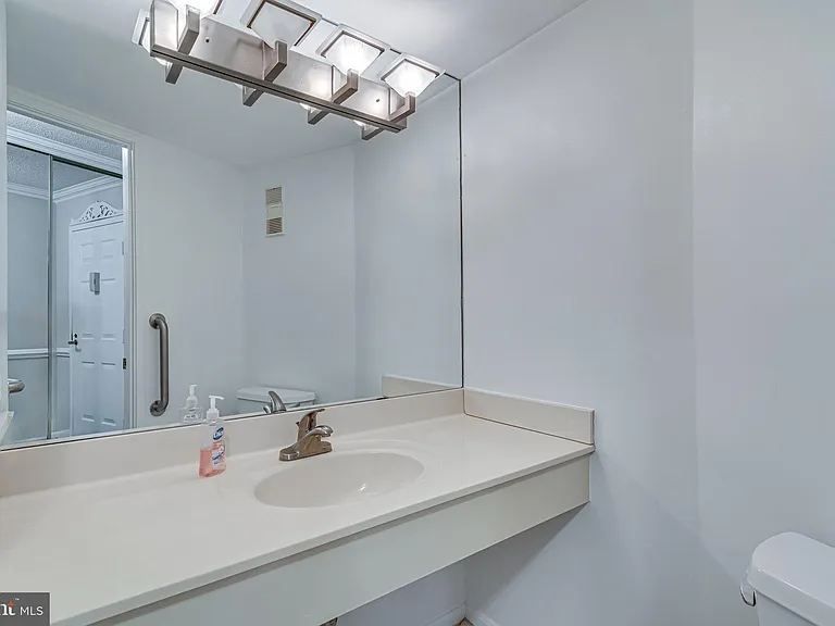 5904 Mount Eagle Dr #903 — Photo 19
