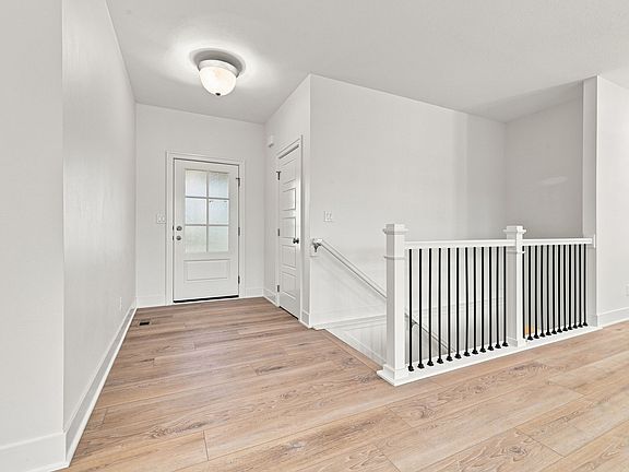 2nd image of 17865 Valleyview Dr