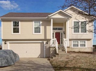 1040 Cottage Creek Dr, Gardner, KS 66030