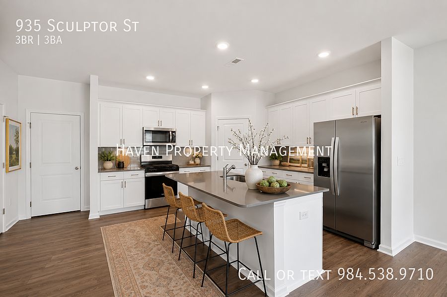 1st image of 935 Sculptor St