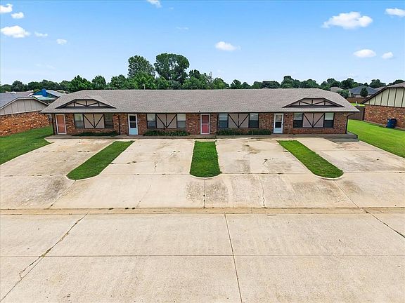 3rd image of 606 N Robin Way