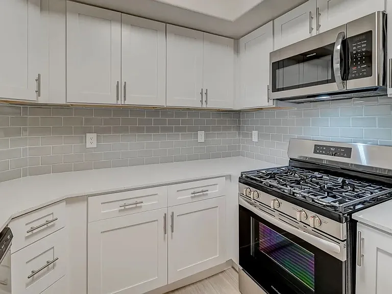 Hidden Cove Apartments — Photo 12