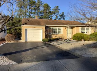 41 Auburn Rd, Toms River, NJ 08757