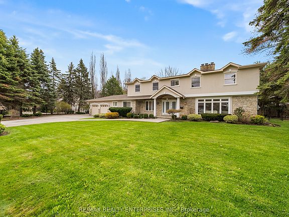 2nd image of 2154 Oneida Cres