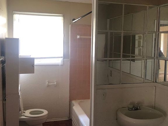 2nd image of 1007 Pine Tree Dr