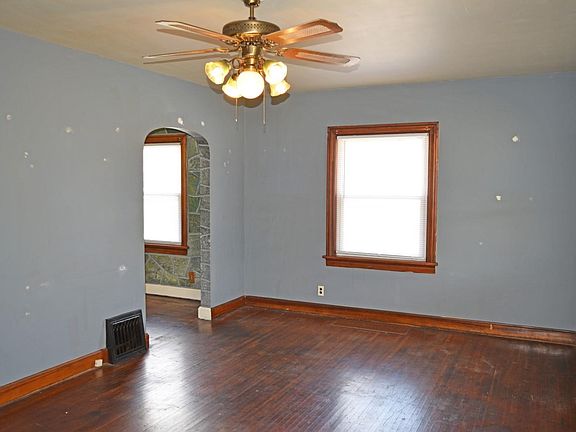 3rd image of 926 N Fulton Ave