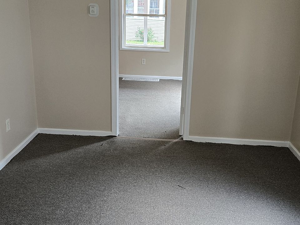 1st image of 5 Janette Ave #1