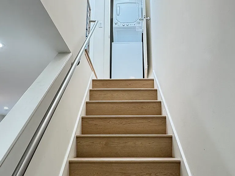 926 Grove St #2 — Photo 11