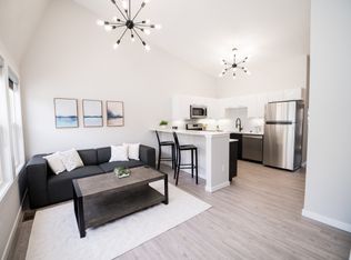 602 E Stoughton St #16, Champaign, IL 61820