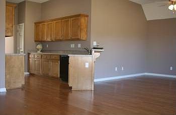 4th image of 3136 Peachtree Dr
