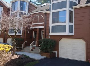 290 Treetop Cir, Nanuet, NY 10954