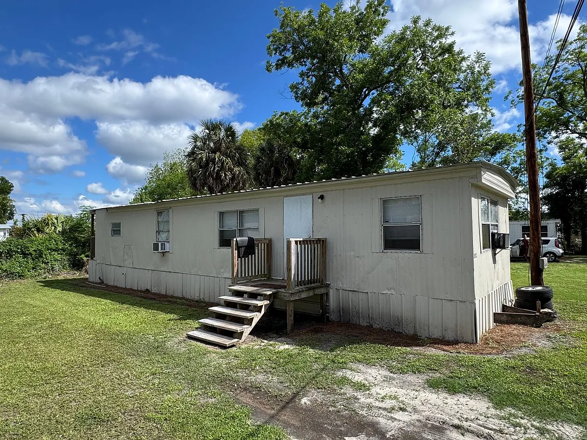 Photo 1 of 9 - 202 Irvin Ave NW #2 - Live Oak, FL Primary Photo - 202 Irvin Ave NW #2