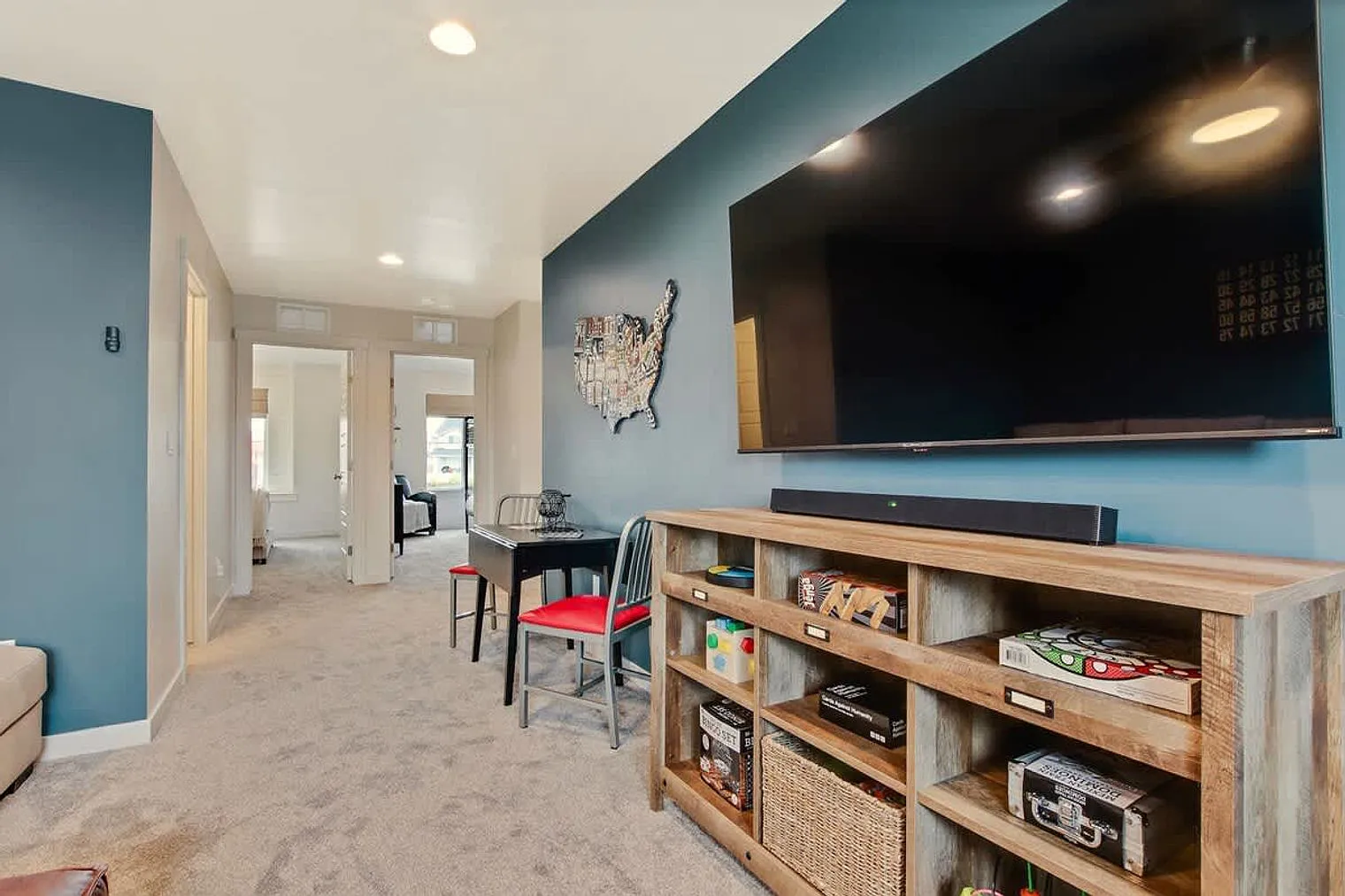 4 bed, 2.0 bath, 2497 sqft, $7,882 — Photo 3