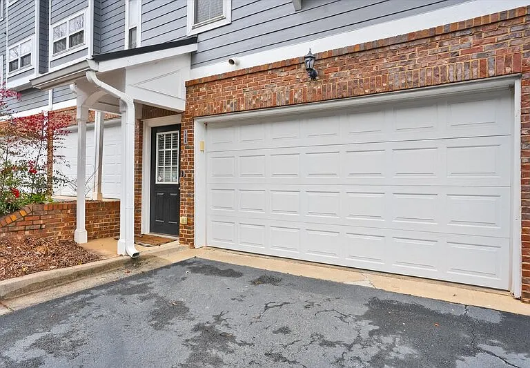 324 Carlyle Park Dr — Photo 2
