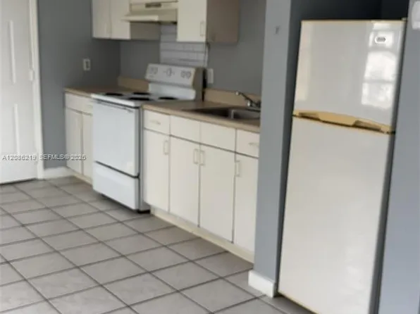 2920 Pierce St APT 12, Hollywood, FL 33020