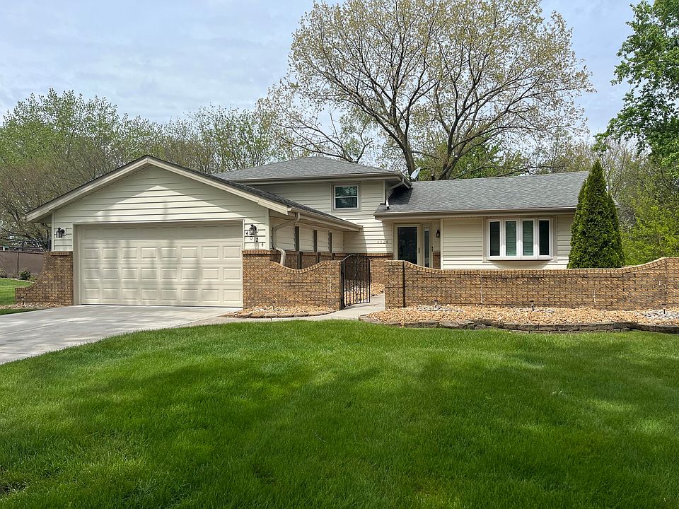 1st image of 4024 W 75th Pl