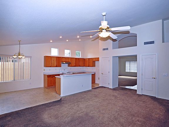 3rd image of 1488 E Linda Ln