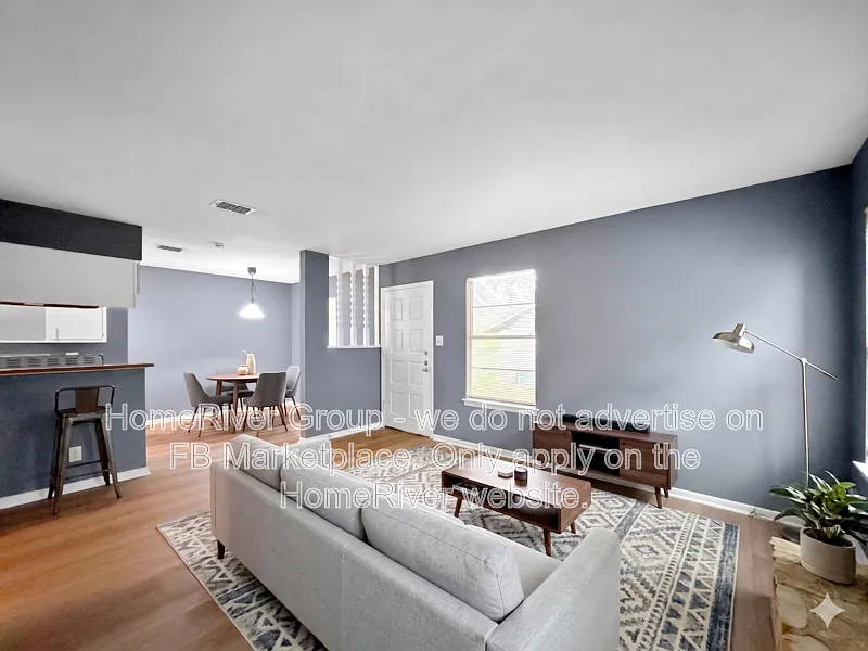 3 bed, 1.0 bath, 900 sqft, $1,245 — Photo 2