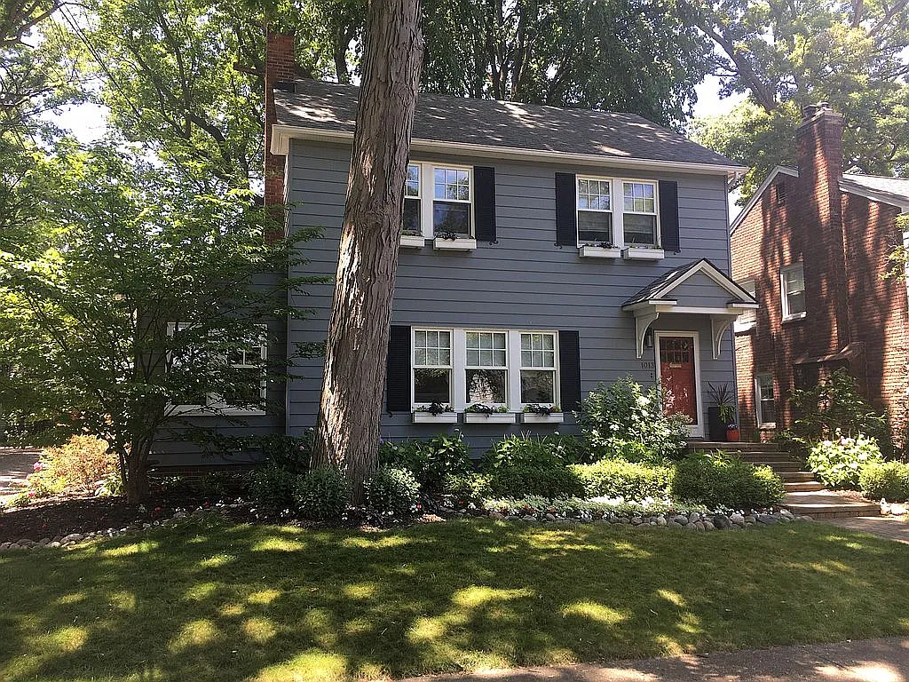 1013 N Pleasant St photo 1
