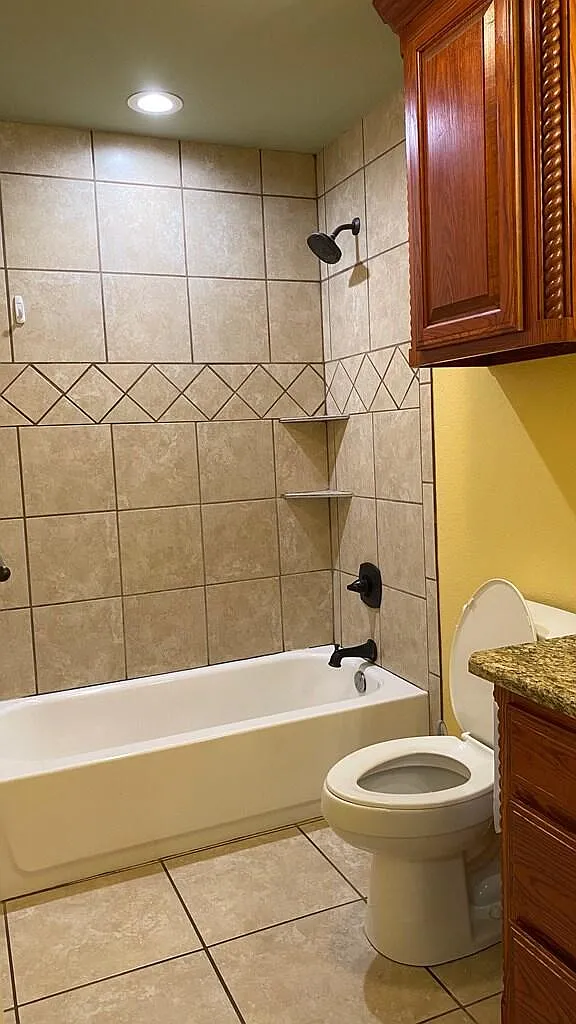 3 bed, 2.0 bath, 1562 sqft, $2,200 — Photo 2